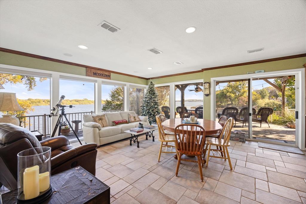 Lakecrest Manor - Residential