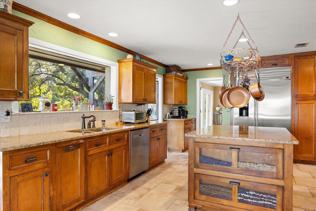 Lakecrest Manor - Residential