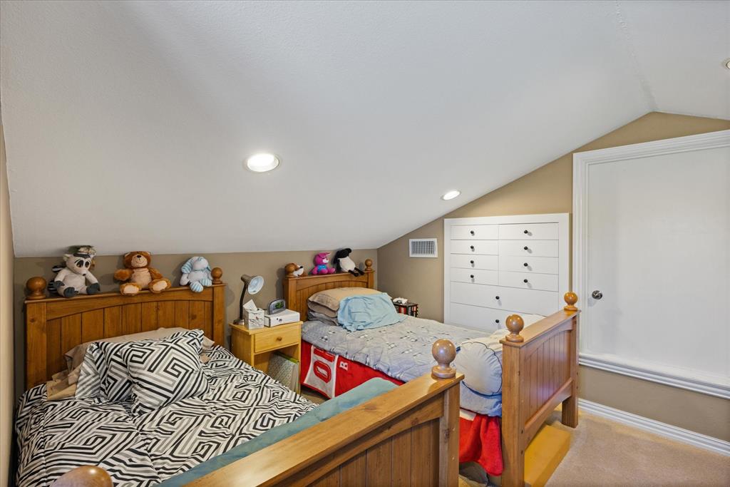 Lakecrest Manor - Residential