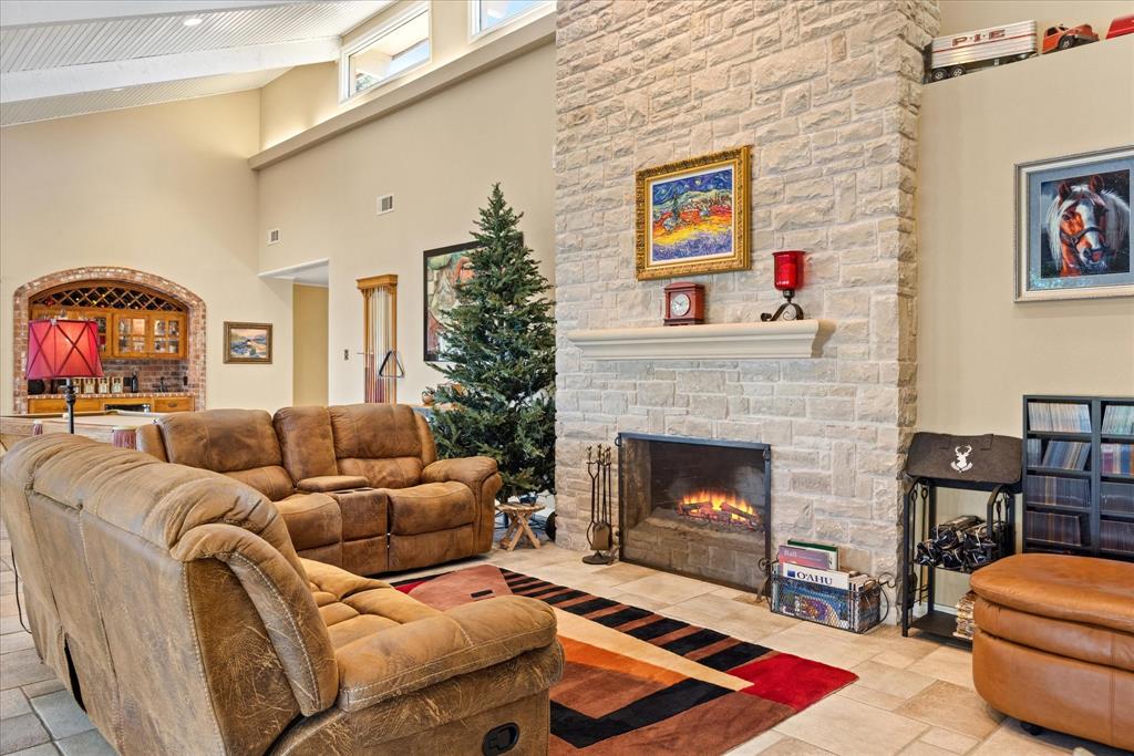 Lakecrest Manor - Residential