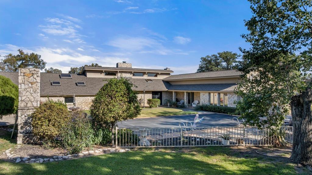 Lakecrest Manor - Residential