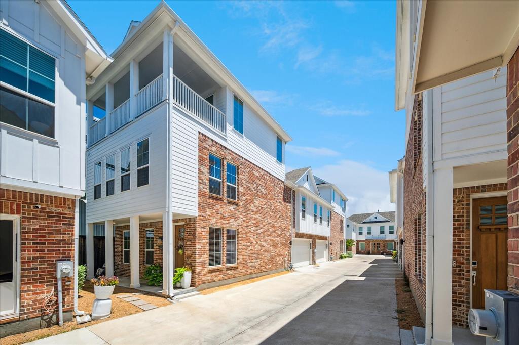 1020 Cavour Place