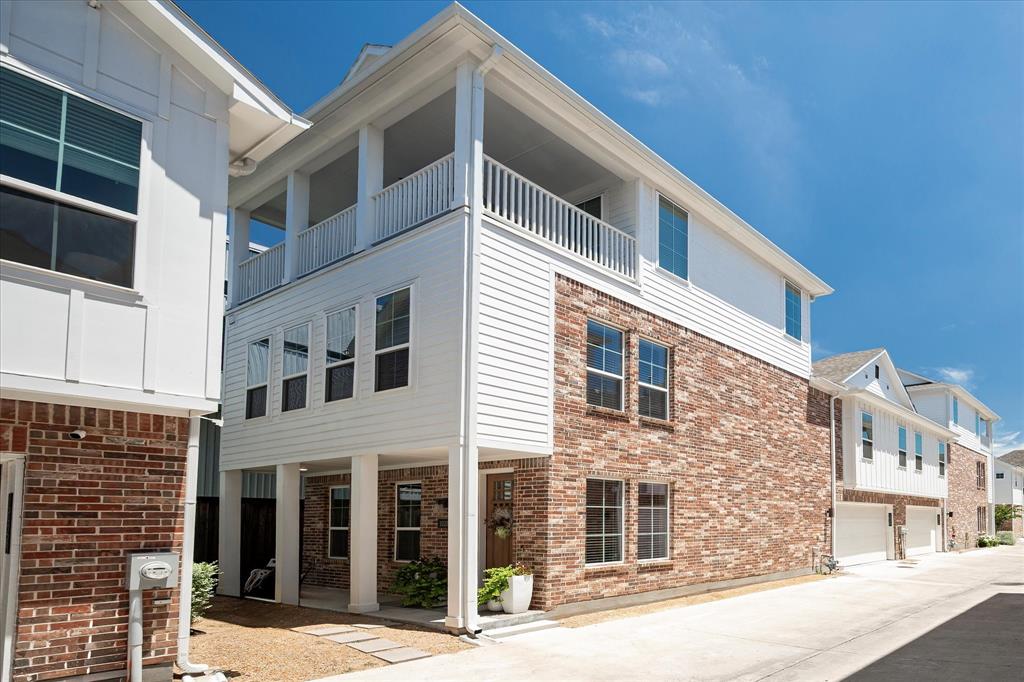 1020 Cavour Place