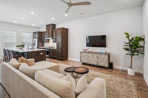 1020 Cavour Place Dallas TX 75204