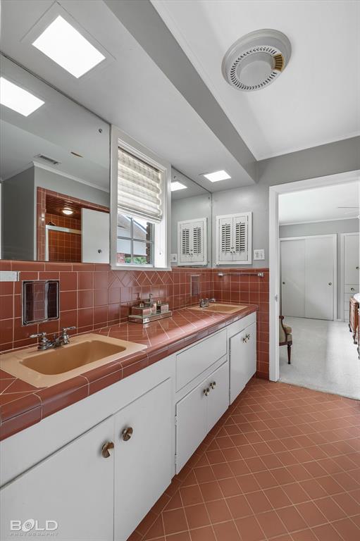 Shreveport, Louisiana 71105, United States, 3 Bedrooms Bedrooms, ,3 BathroomsBathrooms,Residential,Active,142571