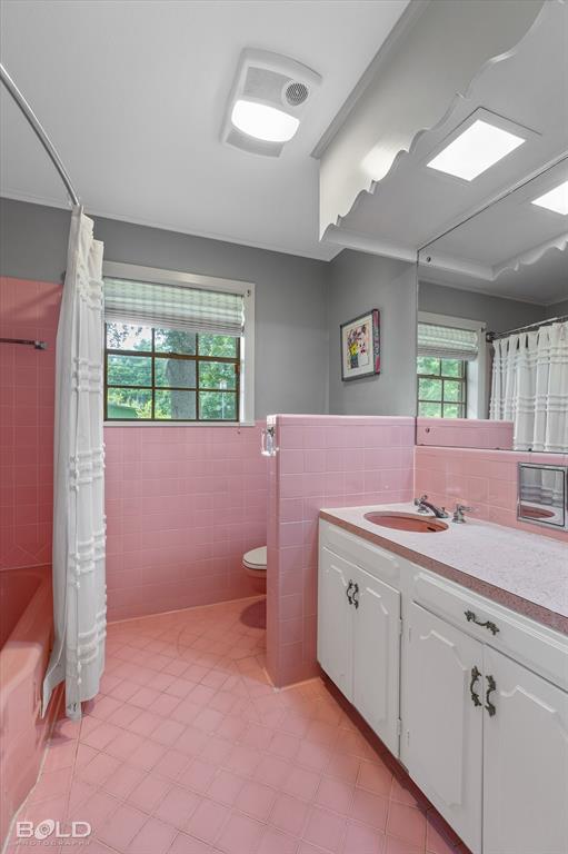 Shreveport, Louisiana 71105, United States, 3 Bedrooms Bedrooms, ,3 BathroomsBathrooms,Residential,Active,142571