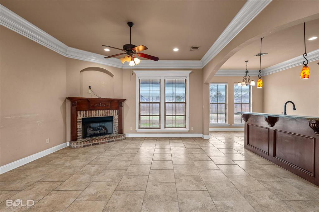 Village Tiburon 06 - Residential