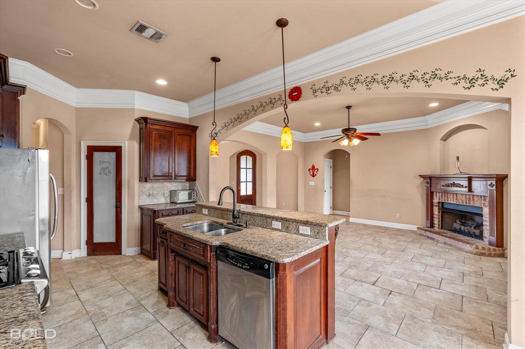 Village Tiburon 06 - Residential