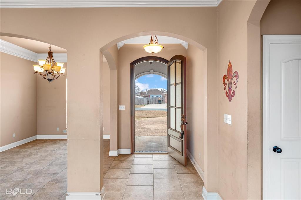 Village Tiburon 06 - Residential