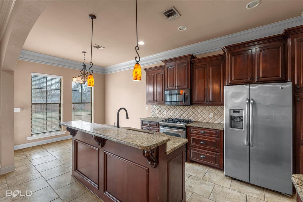 Village Tiburon 06 - Residential