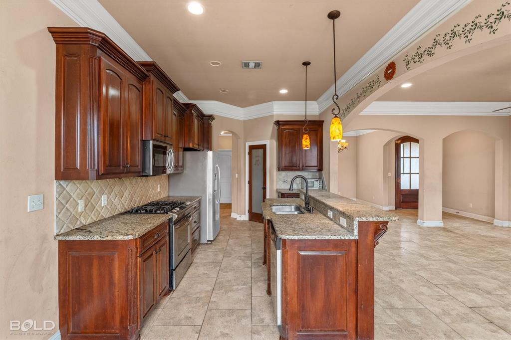 Village Tiburon 06 - Residential