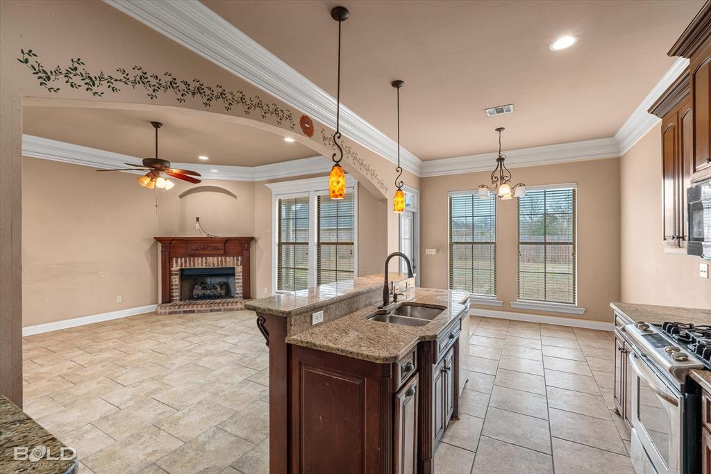 Village Tiburon 06 - Residential