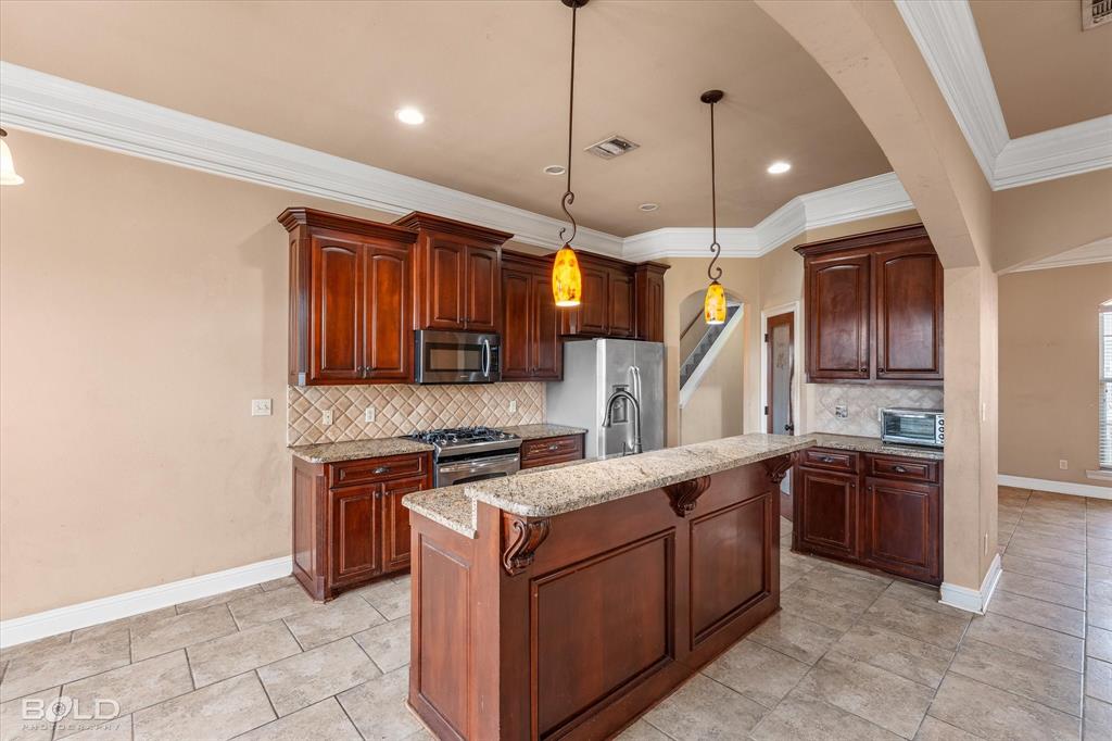 Village Tiburon 06 - Residential