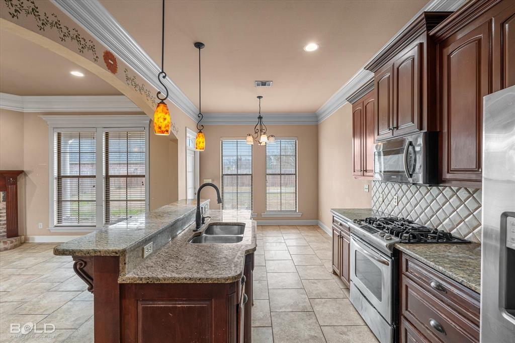 Village Tiburon 06 - Residential