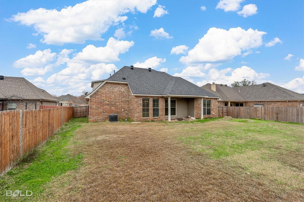 Village Tiburon 06 - Residential