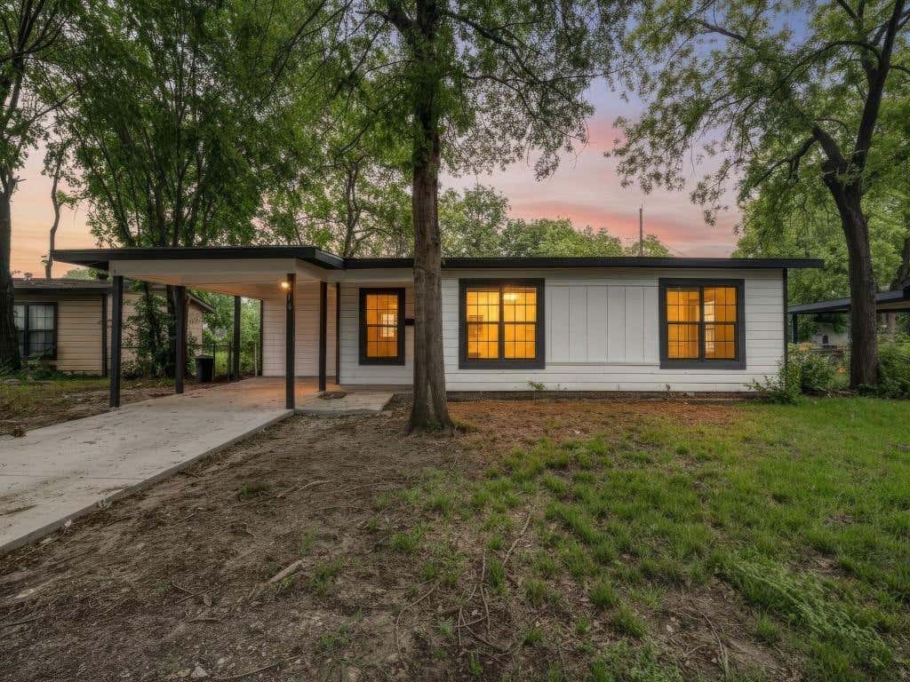 Photo of 616 Leyenda Drive, Mesquite, TX 75149 (MLS # 21323716)