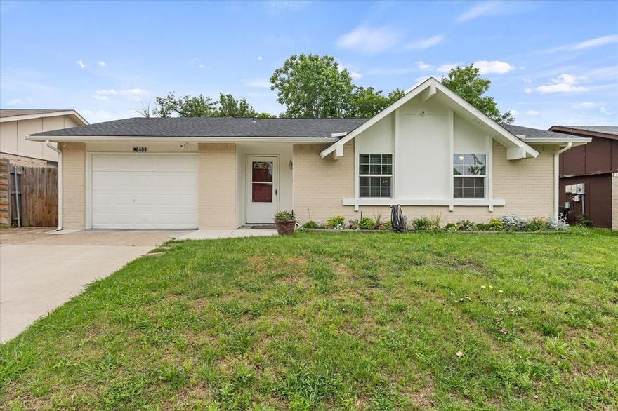 Current interest rate may be assumable

Discounted rate options and no lender fee future refinancing may be available for qualified buyers of this home