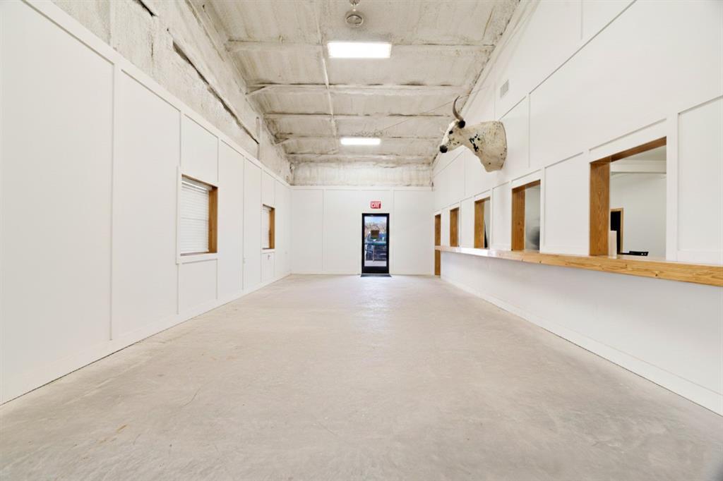 na - Commercial Sale