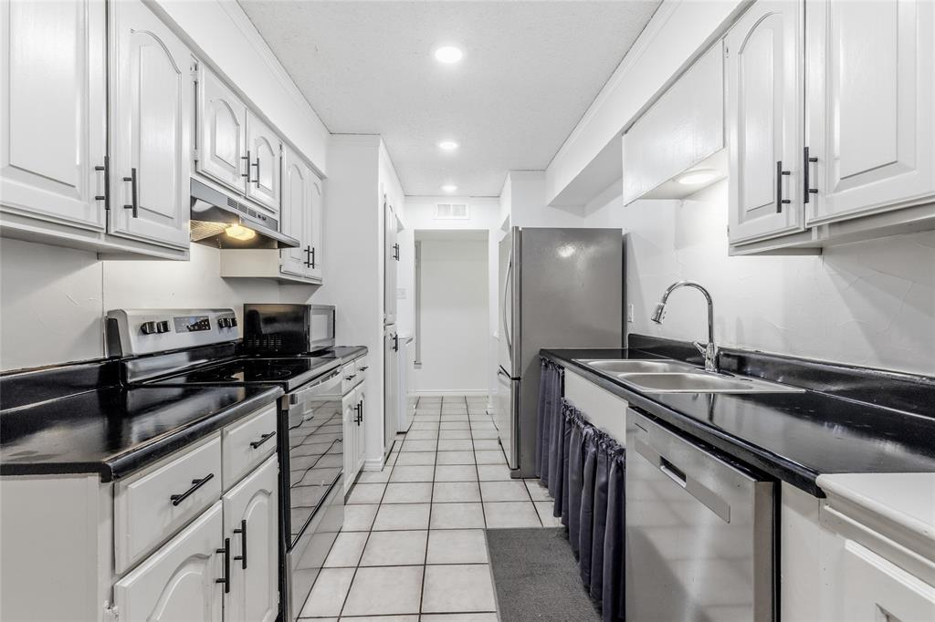 307 Como Street N