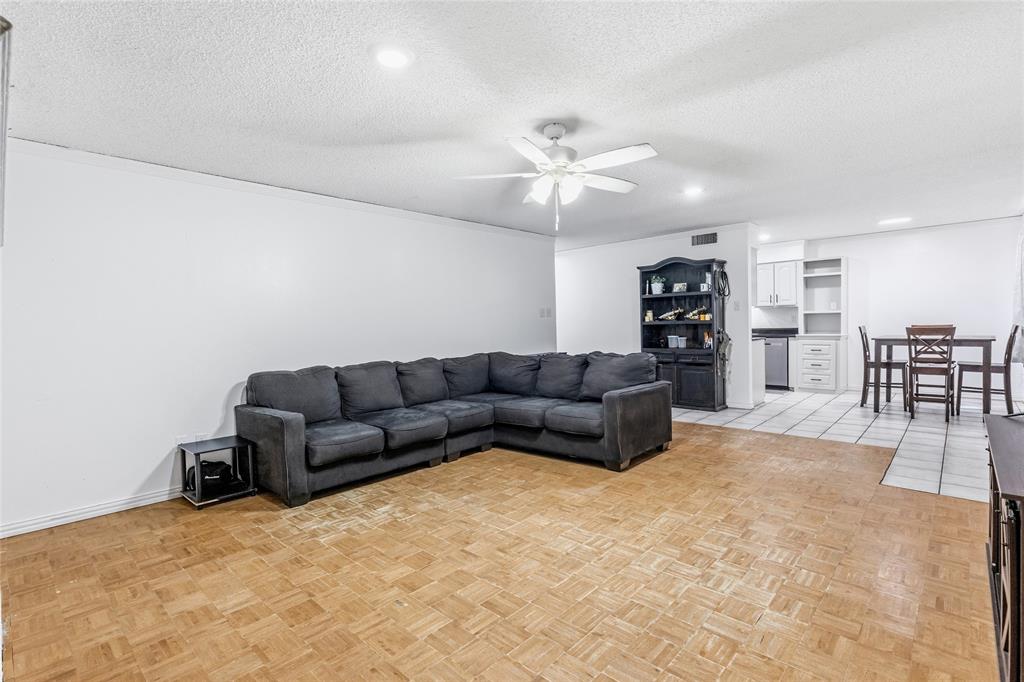 307 Como Street N