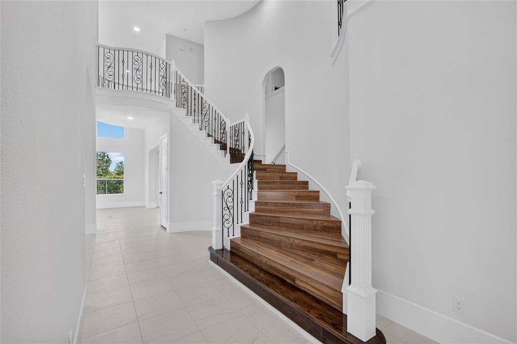 5968 Louis Lane
