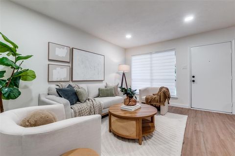 Tiny photo for 4525 Gilbert Avenue #202, Dallas, TX 75219 (MLS # 21101176)