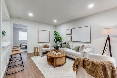 Tiny photo for 4525 Gilbert Avenue #202, Dallas, TX 75219 (MLS # 21101176)
