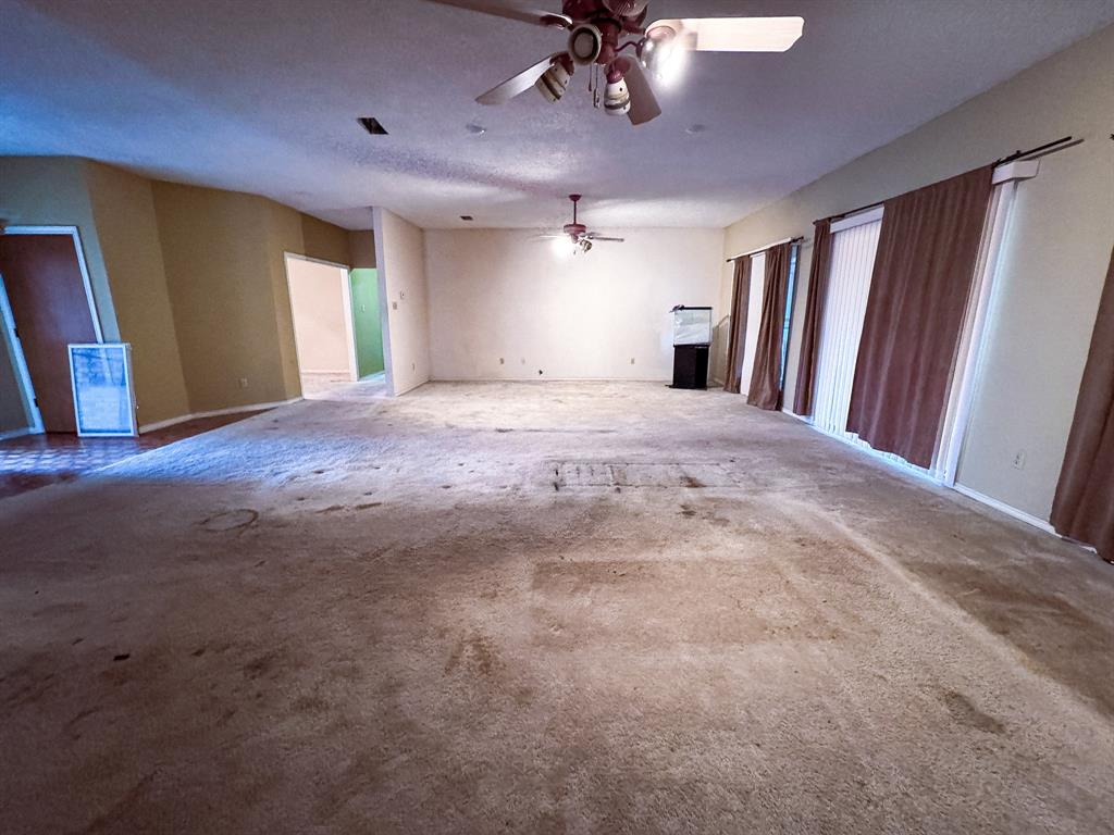 2031 Private Road 1183