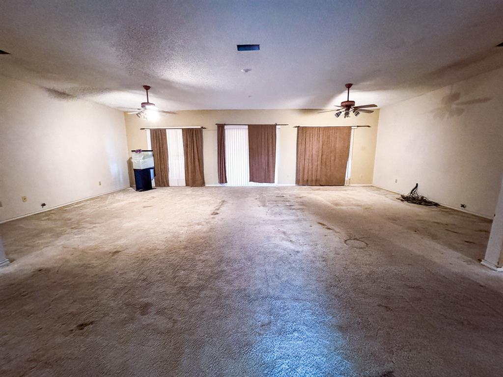 2031 Private Road 1183