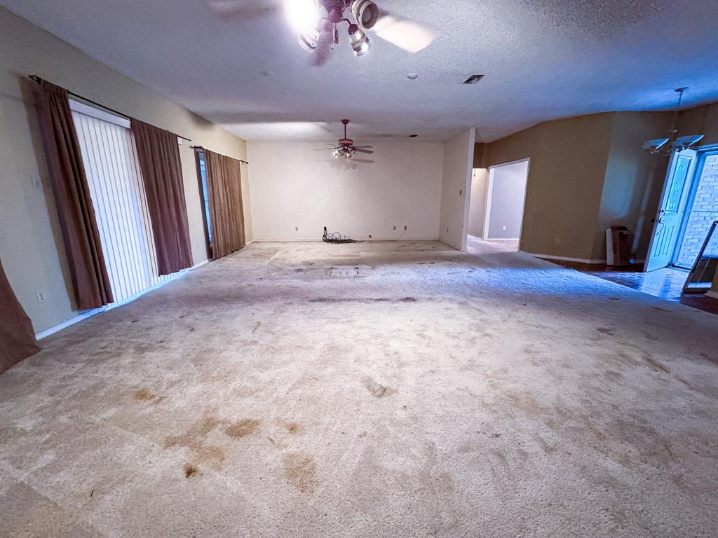 2031 Private Road 1183
