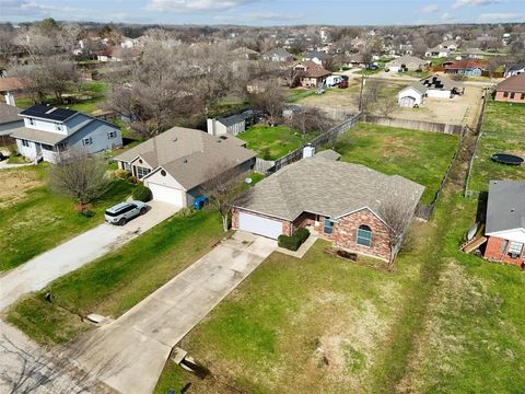 A home in Oak Point