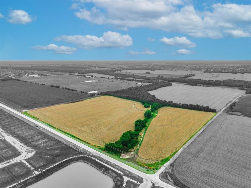 This 25-acre lot is located just south of Interstate 30 in Royse City, TX. The property is easily accessible on the corner of Elm Grove Rd and Parker Rd, providing two access points. Zoned Agriculture with utilities to the site, including City Water and City Sewer, the property is ready for mixed-use development in a fast-growing community. Adjacent to the lot is the upcoming Waterscape development, planned to offer 1,110 homes, alongside other nearby projects like a Megatel Homes Community and a proposed Outer Loop connecting Rockwall County to Kaufman County, which will pass directly behind the site.