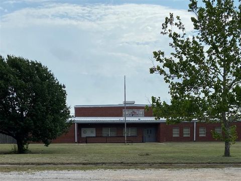 Warehouse in Bowie TX 707 Nelson Street.jpg