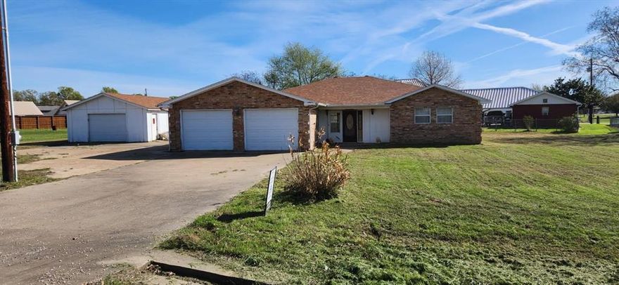 This is a good one!   1 minute from Lake Fork Marina. Bring your design ideas and your boats and make this one yours!  Price reduced on this
Spacious 2 bedroom, 2 bath home with office.   Wheelchair accessible with custom master bath. Screened back porch, additional detached garage for extra parking or boat storage.  Great location for potential airbnb or fish camp.  A diamond in the rough, just needs a little TLC to bring it to its' full potential.    Bring your offers!  This is a foreclosure.    Live the Lake Life!     Make an appointment to view it now.

Buyer and or Buyer’s Agent to verify all information to their satisfaction prior to close of escrow. Seller and Broker make no warranties as to accuracy.