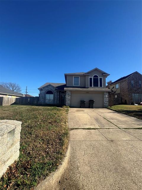 Photo of 6703 Olivewood Drive, Arlington, TX 76001 (MLS # 21141242)