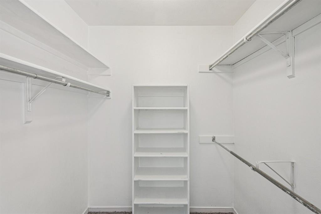 Glen Oaks Twnhms Condo - Residential