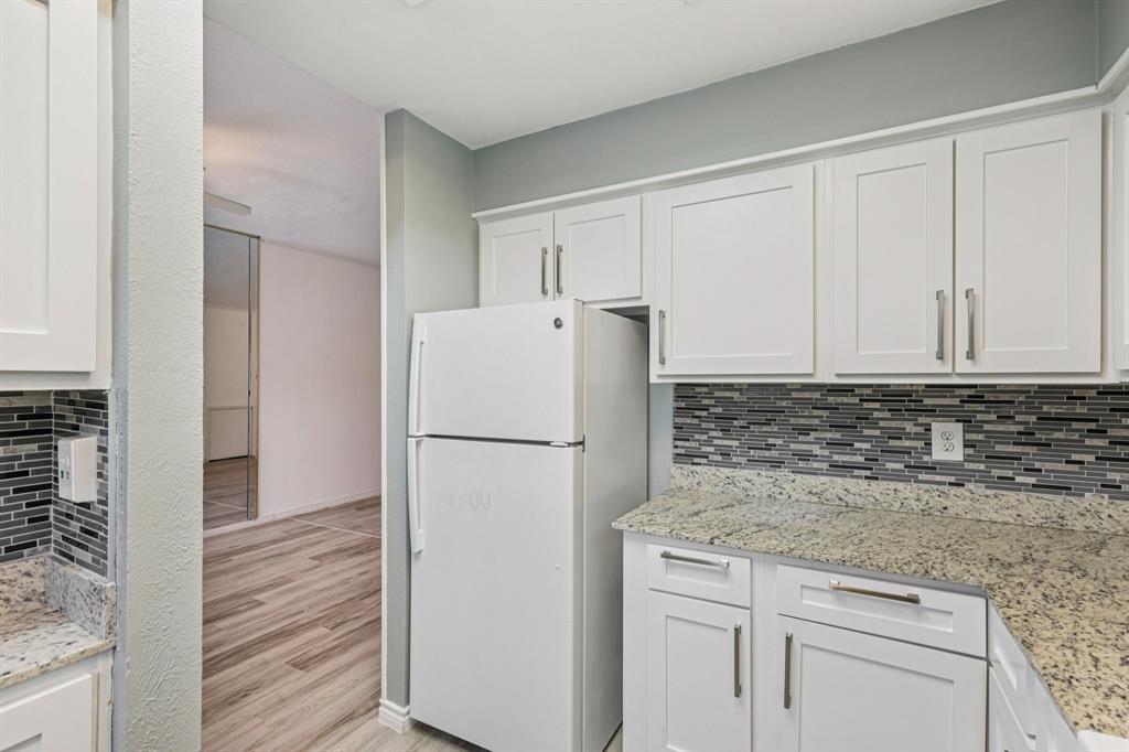 Glen Oaks Twnhms Condo - Residential