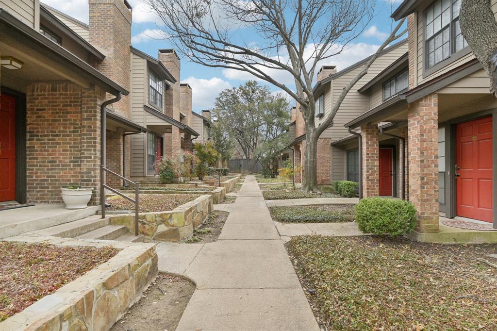 Glen Oaks Twnhms Condo - Residential