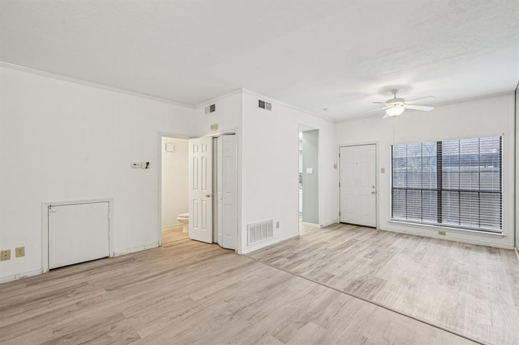 Glen Oaks Twnhms Condo - Residential