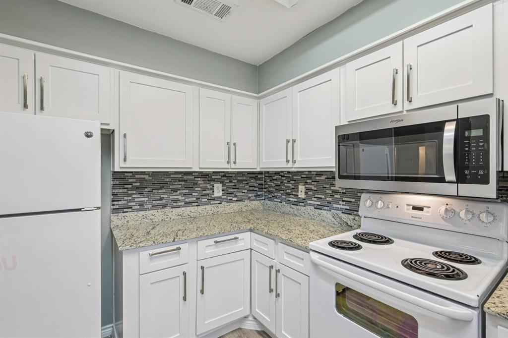 Glen Oaks Twnhms Condo - Residential