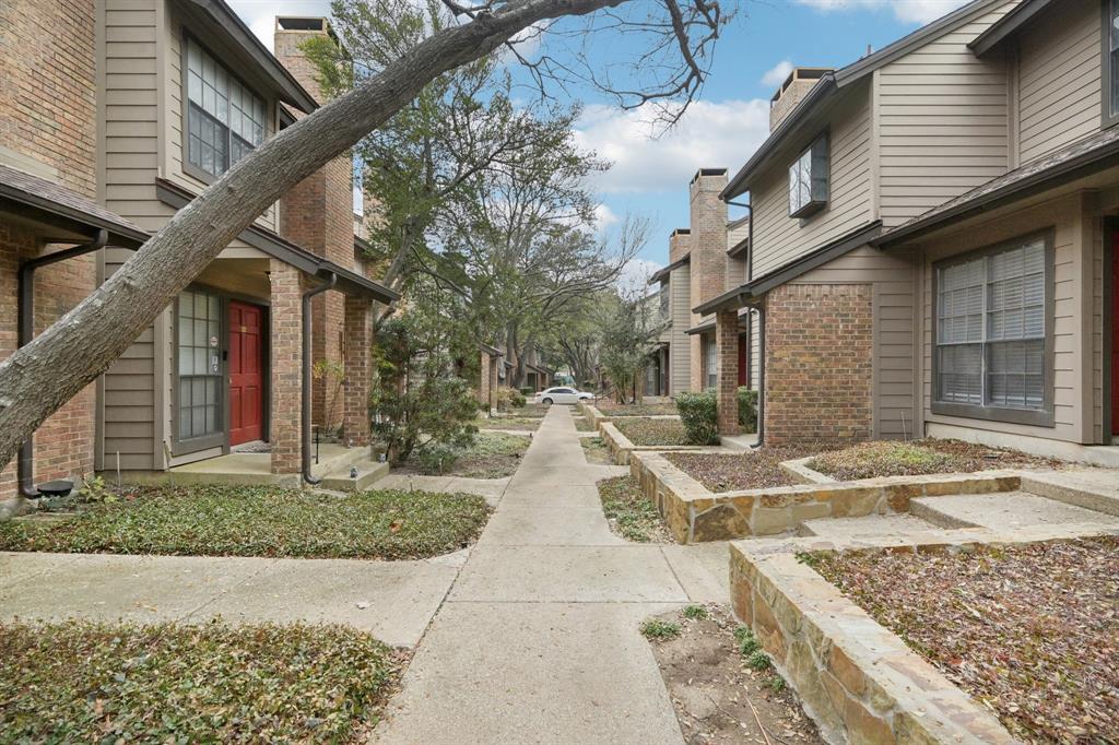 Glen Oaks Twnhms Condo - Residential