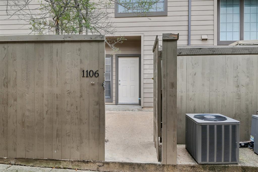 Glen Oaks Twnhms Condo - Residential