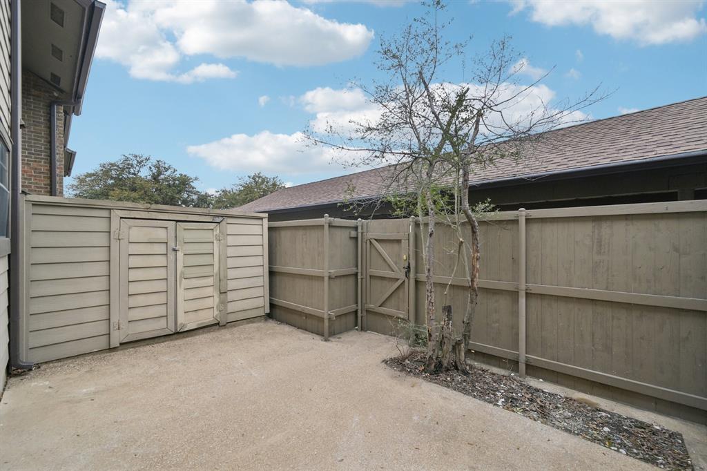 Glen Oaks Twnhms Condo - Residential