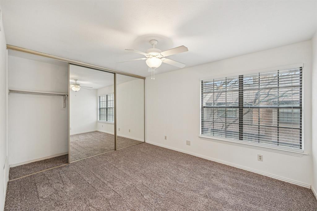 Glen Oaks Twnhms Condo - Residential