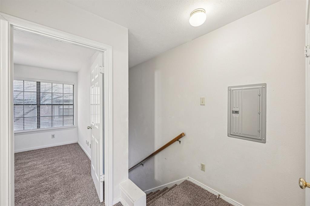 Glen Oaks Twnhms Condo - Residential