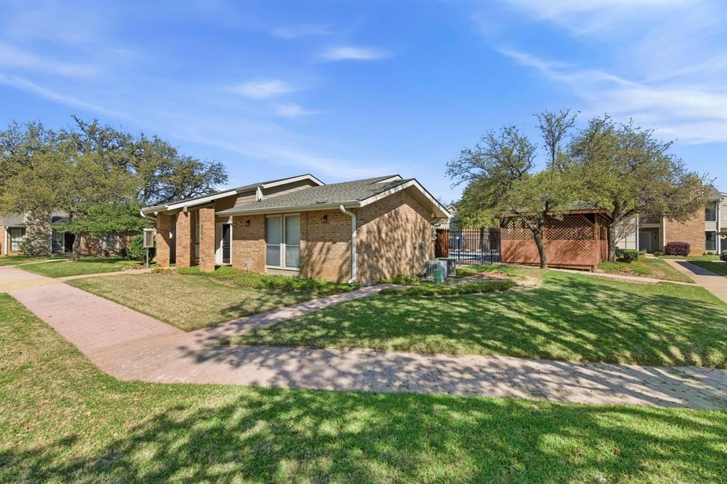 Shadowood Trail Condo - Residential