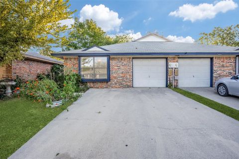 Photo of 329 Casie Court, Denton, TX 76207 (MLS # 21275787)