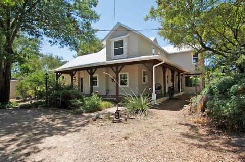 A home in Quinlan