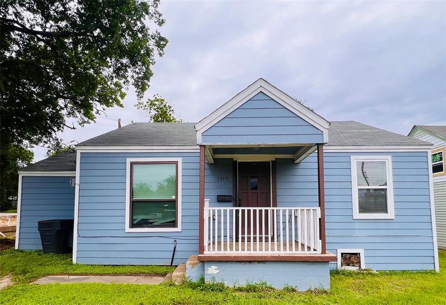 Perfect opportunity for first-time homebuyers! This charming 3-bedroom, 1-bath home offers a functional layout with convenient washer and dryer connections. Enjoy a spacious, fully fenced backyard—ideal for pets, gatherings, or future outdoor projects.

Located just two blocks from the DART station and less than a mile from the Dallas VA Medical Center, this home provides easy access to downtown Dallas and nearby amenities. While it could benefit from a few personal updates, it’s move-in ready and priced accordingly—making it a great value with plenty of potential to make it your own.