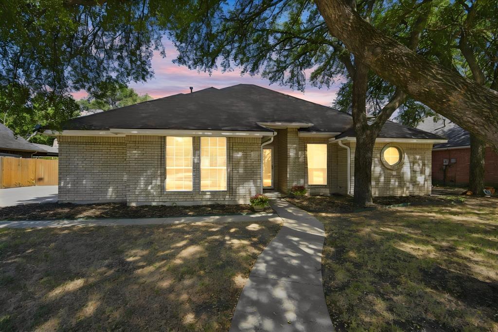 907 Red Oak Drive